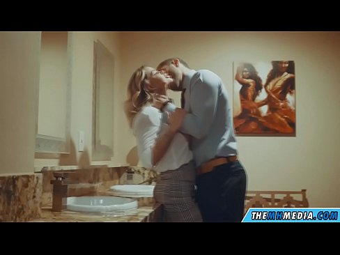 ❤️ Pamene blonde wabusty akunyengererani m'chimbudzi cha anthu onse Zolaula fb zolaula ny.com-porn-hat.ru  ❌❤